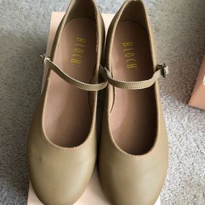Bloch adult size 8 tan tap shoes